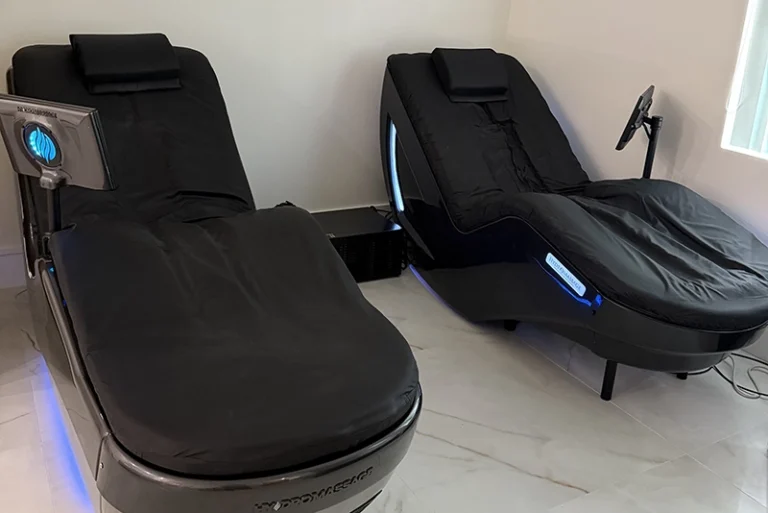 The recovery and therapy area at Bergtold Chiropractic Naples Florida