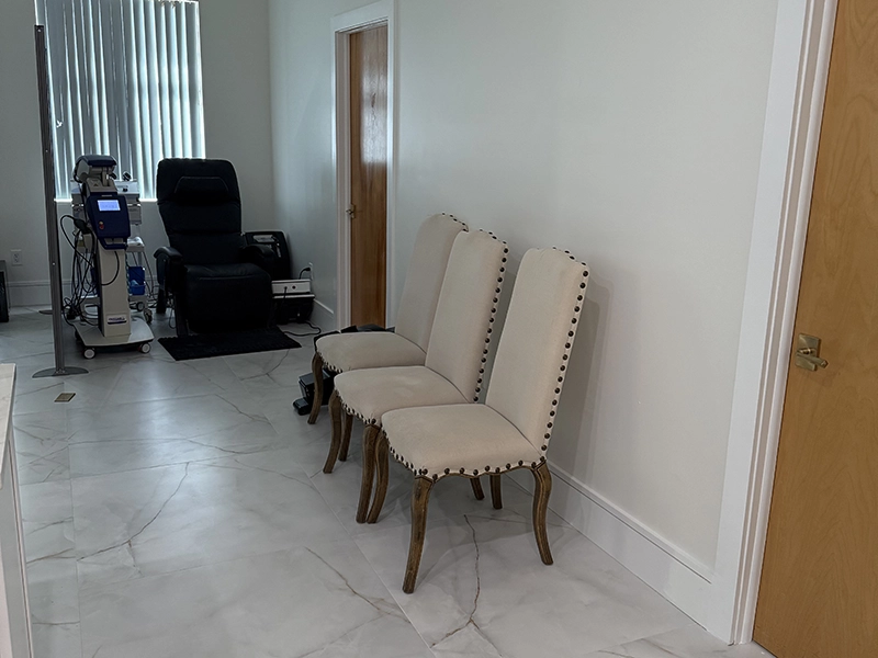 The patient waiting area at Bergtold Chiropractic Naples Florida